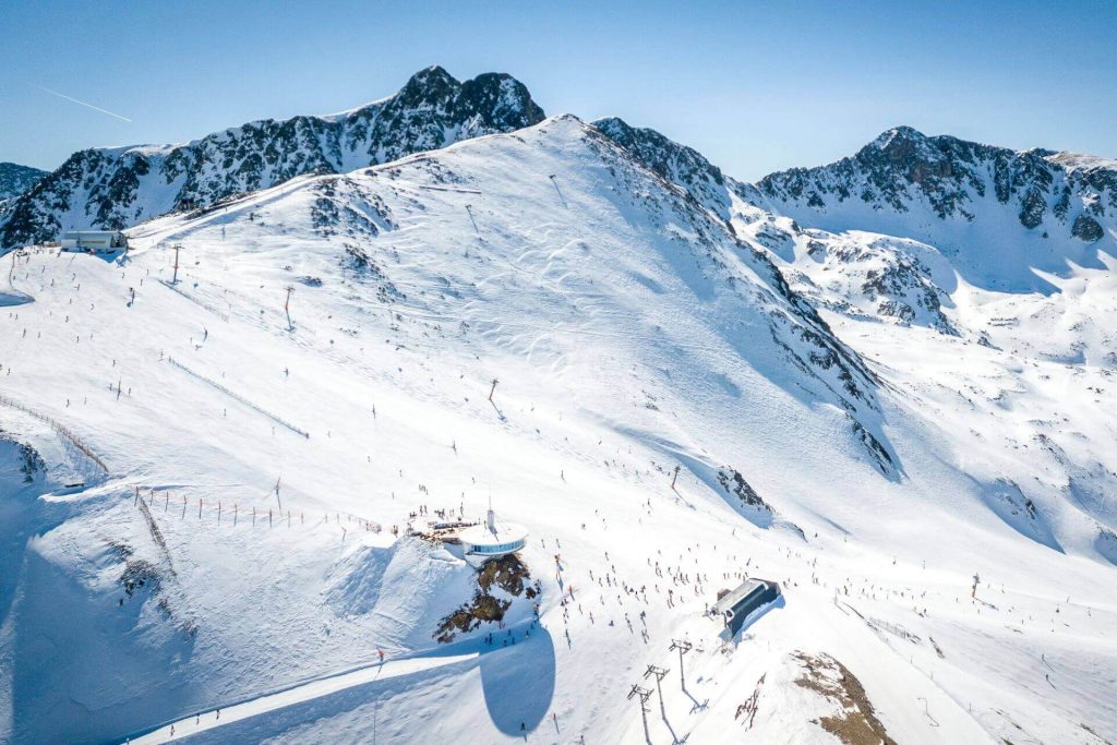 Zollfrei einkaufen in Andorra Grand Valira Ski. Pyrenäen-Gebirge