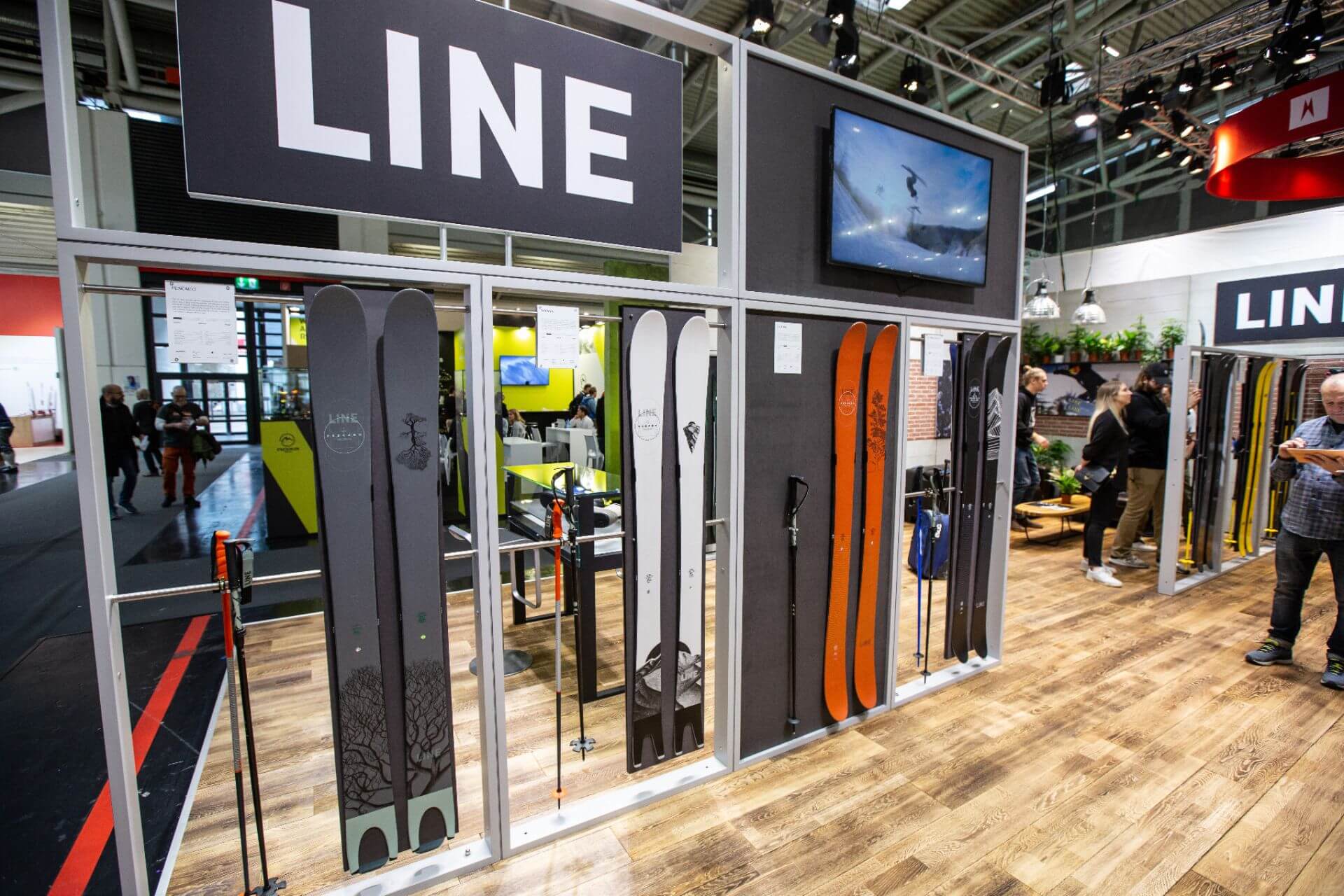 Am Stand von LINE auf der ISPO 2020