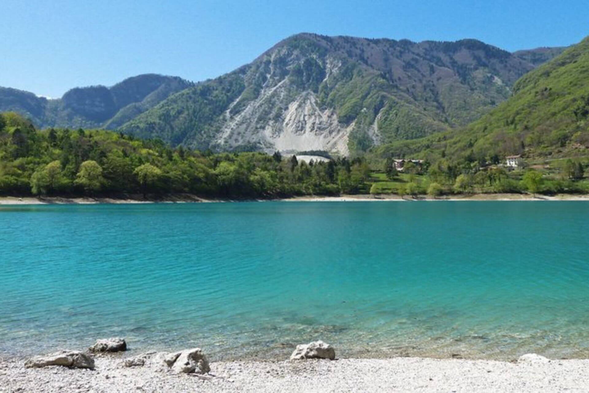 Der Tennosee zählt zu einem der saubersten Süßwasserseen Italiens