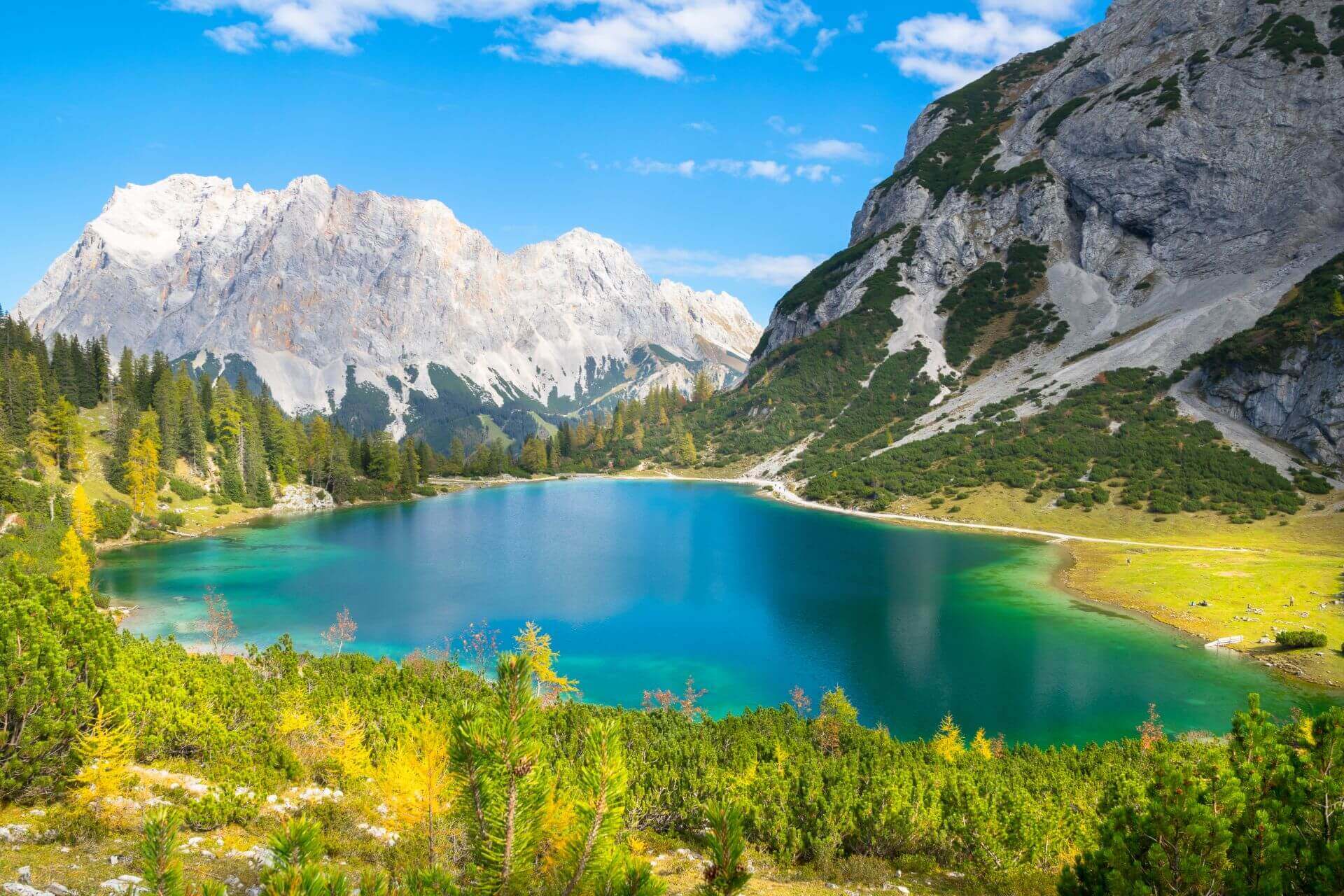 Blick über den glasklaren Seebensee in Tirol