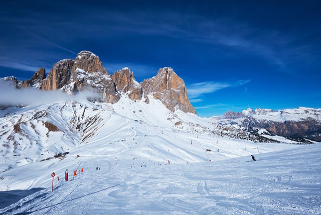 Off-piste skiing in the Domites, Italy. Wintercamping Österreich